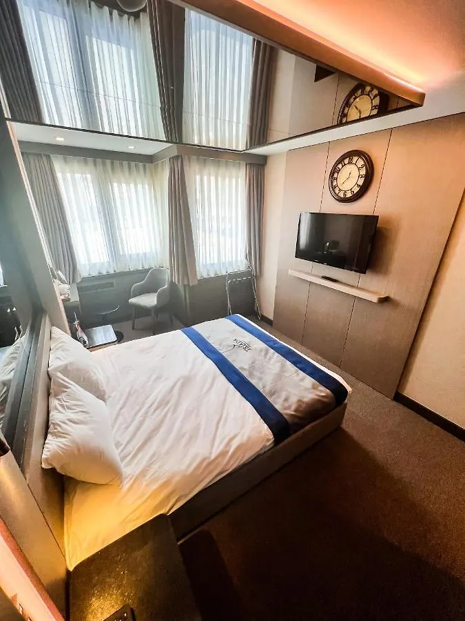 Triada Hotel Karakoey Istanbul