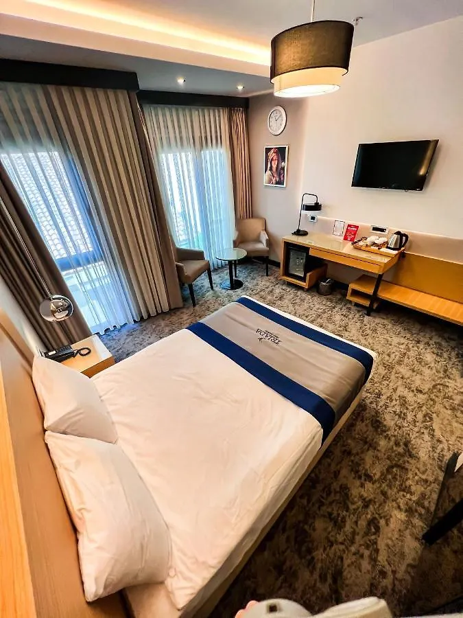 Triada Hotel Karakoey Istanbul 4*,